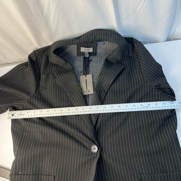 One by Chapter One Women’s Black Pinstrip Long Blazer - Picture 10 of 15